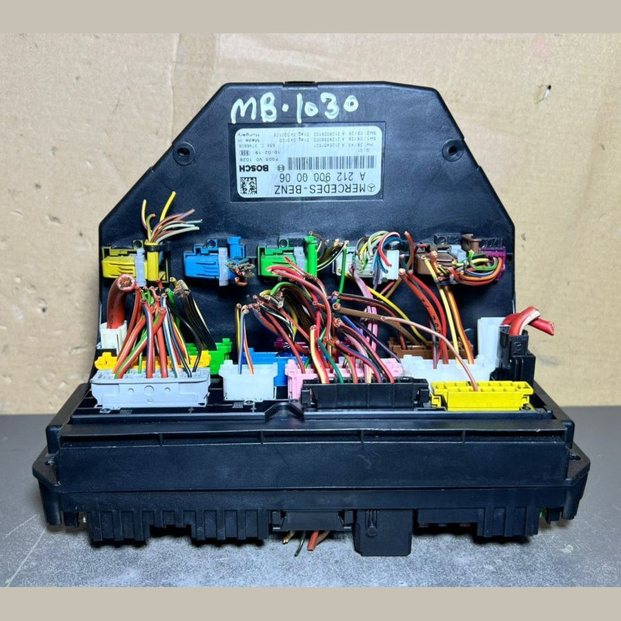 10-16 Mercedes-Benz W212 W204 Front SAM Module Relay Fuse Box A212 9000006 OEM