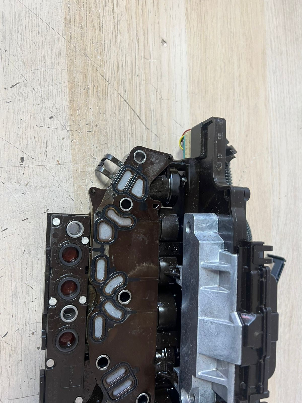 2004-10 BMW 3 E90/E91/E92/E93 Automatic transmission valve body 24242994