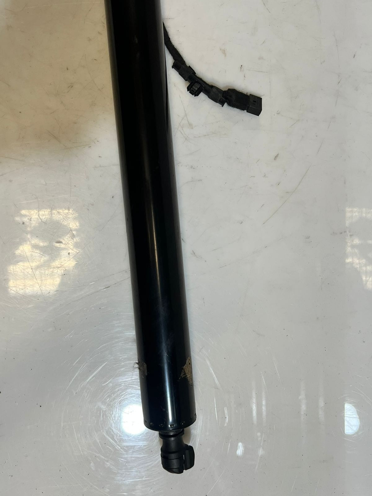 BMW iX xDrive 120 Tailgate Gas Spring Left SPINDLE 5A635D3 OEM
