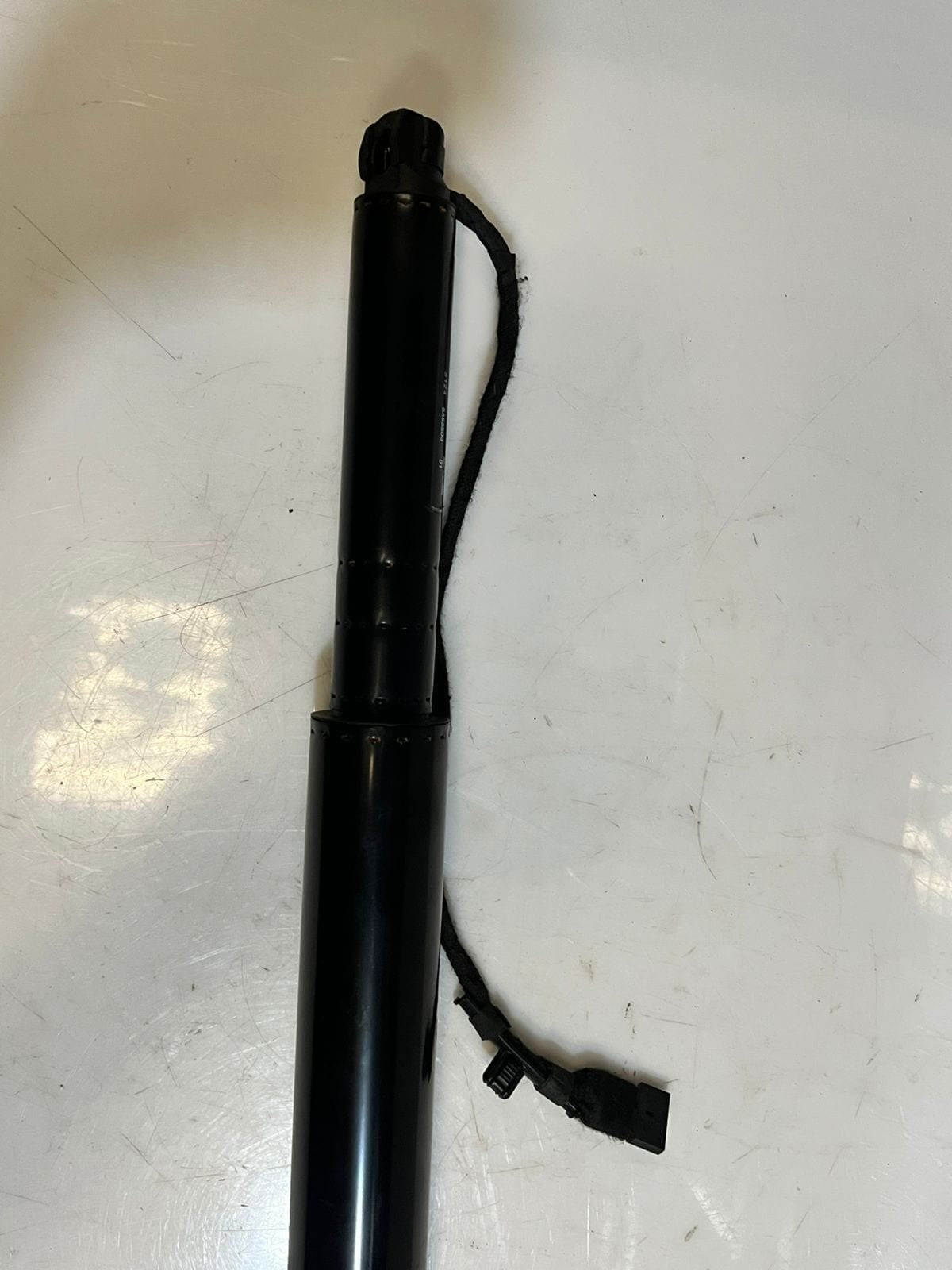 BMW iX xDrive 120 Tailgate Gas Spring Left SPINDLE 5A635D3 OEM