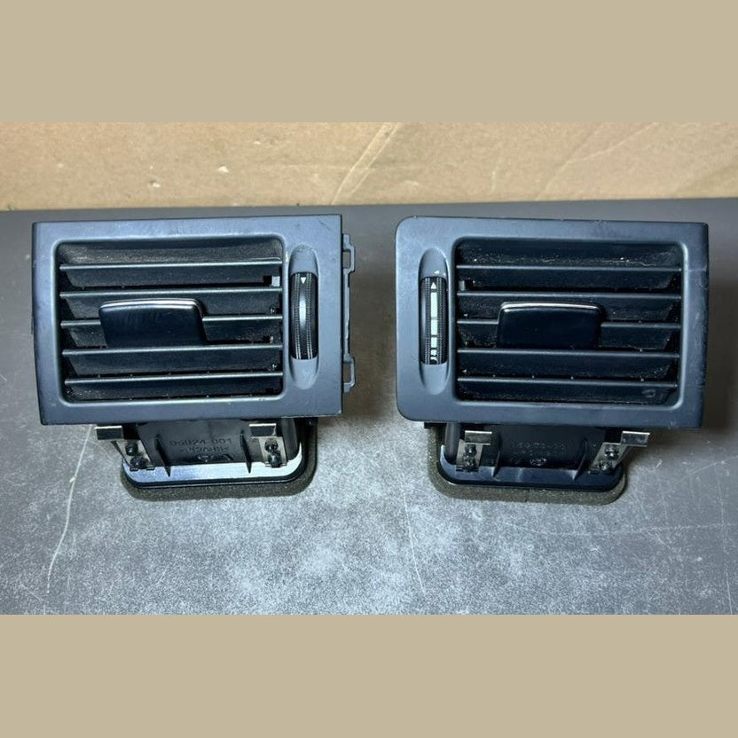 08-10 Mercedes W204 Class Front Dashboard Left \ Right Heater A/C Air Vent