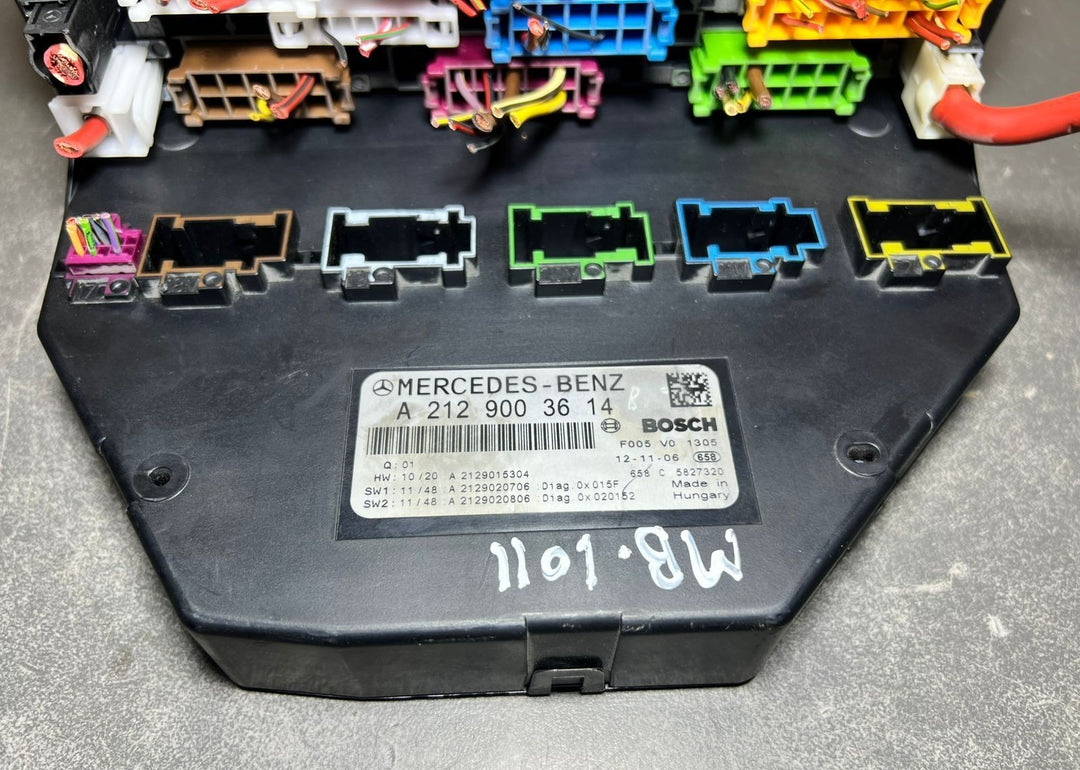 10-16 Mercedes-Benz W212 W204 Front SAM Module Relay Fuse Box A2129003614 OEM