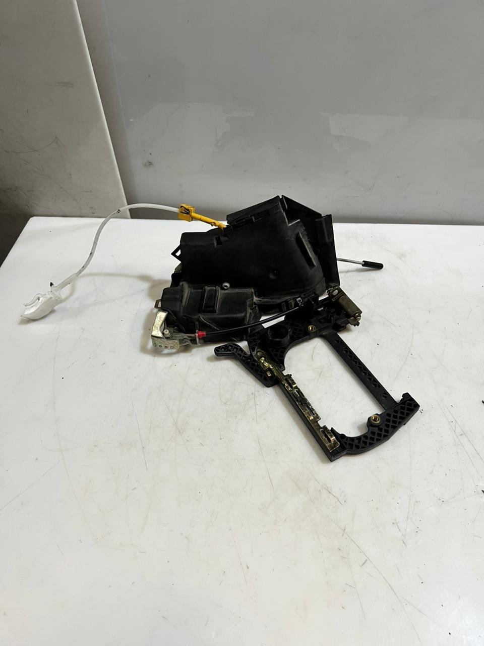 BMW 5 Series E39 Front Door Lock Mechanism Front Left 8235125 OEM
