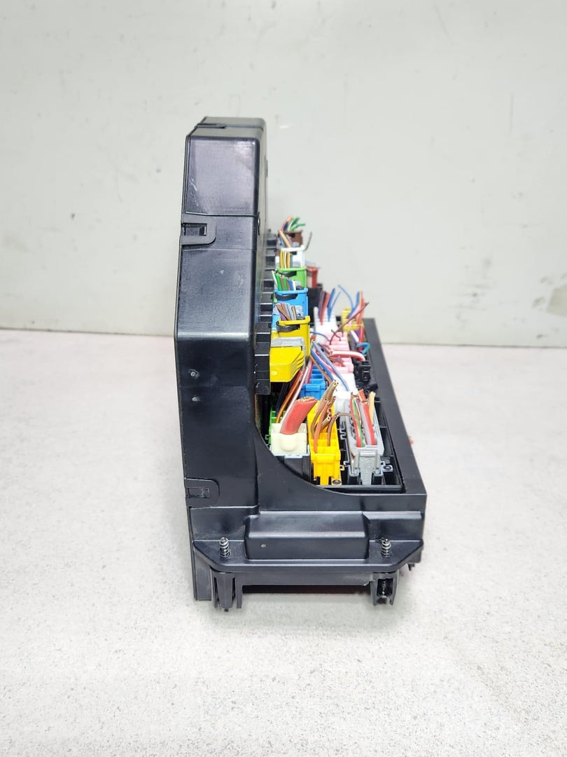 2006-2013 Mercedes-Benz W204 C-Class Fuse Box Control Module A2129003514 