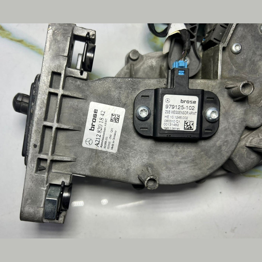 Mercedes W204 GLK350 Power Tailgate Liftgate Motor Actuator A212 8201842 OEM
