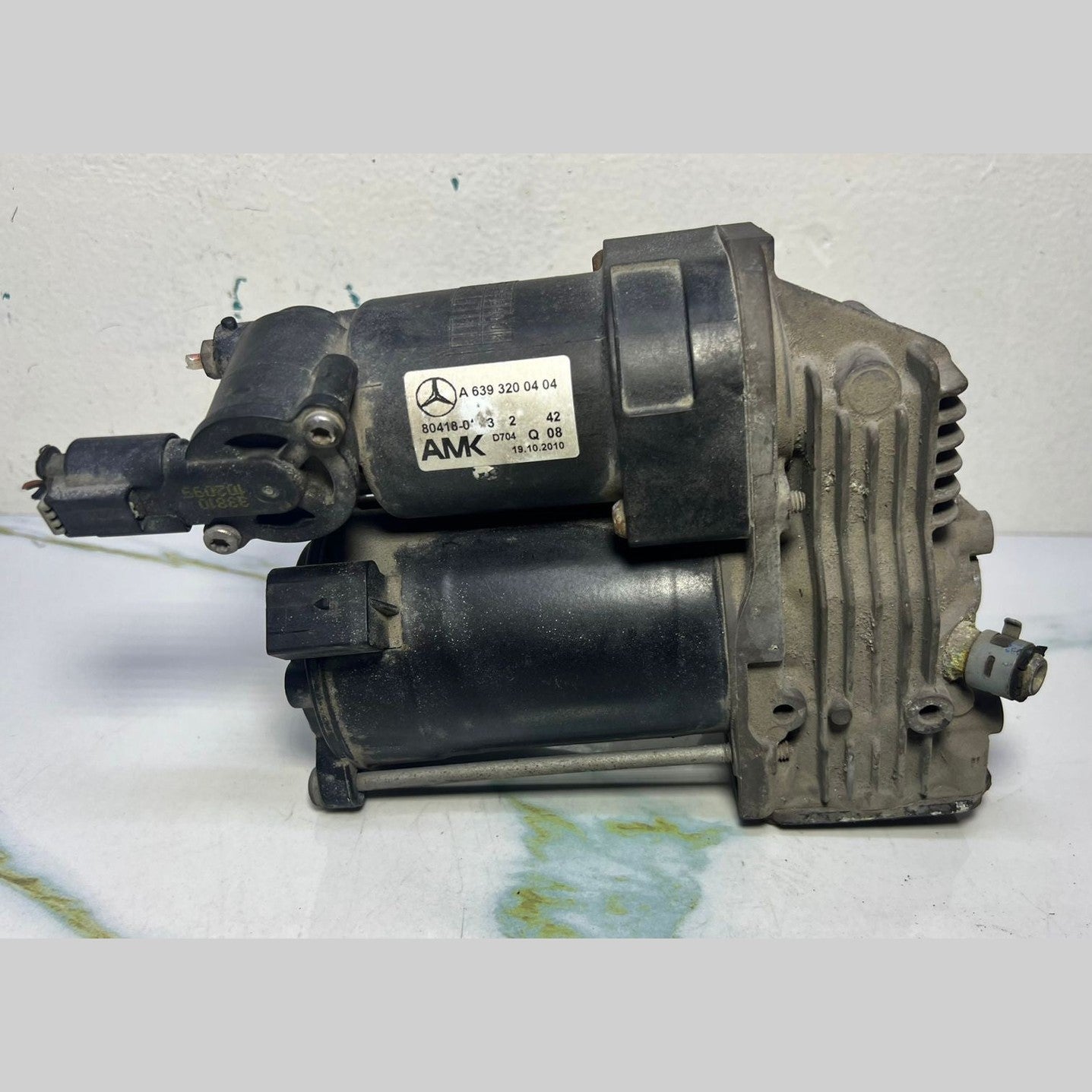 Mercedes W639 Vito V-Class  Airmatic Air Suspension Compressor Pump A639 3200404