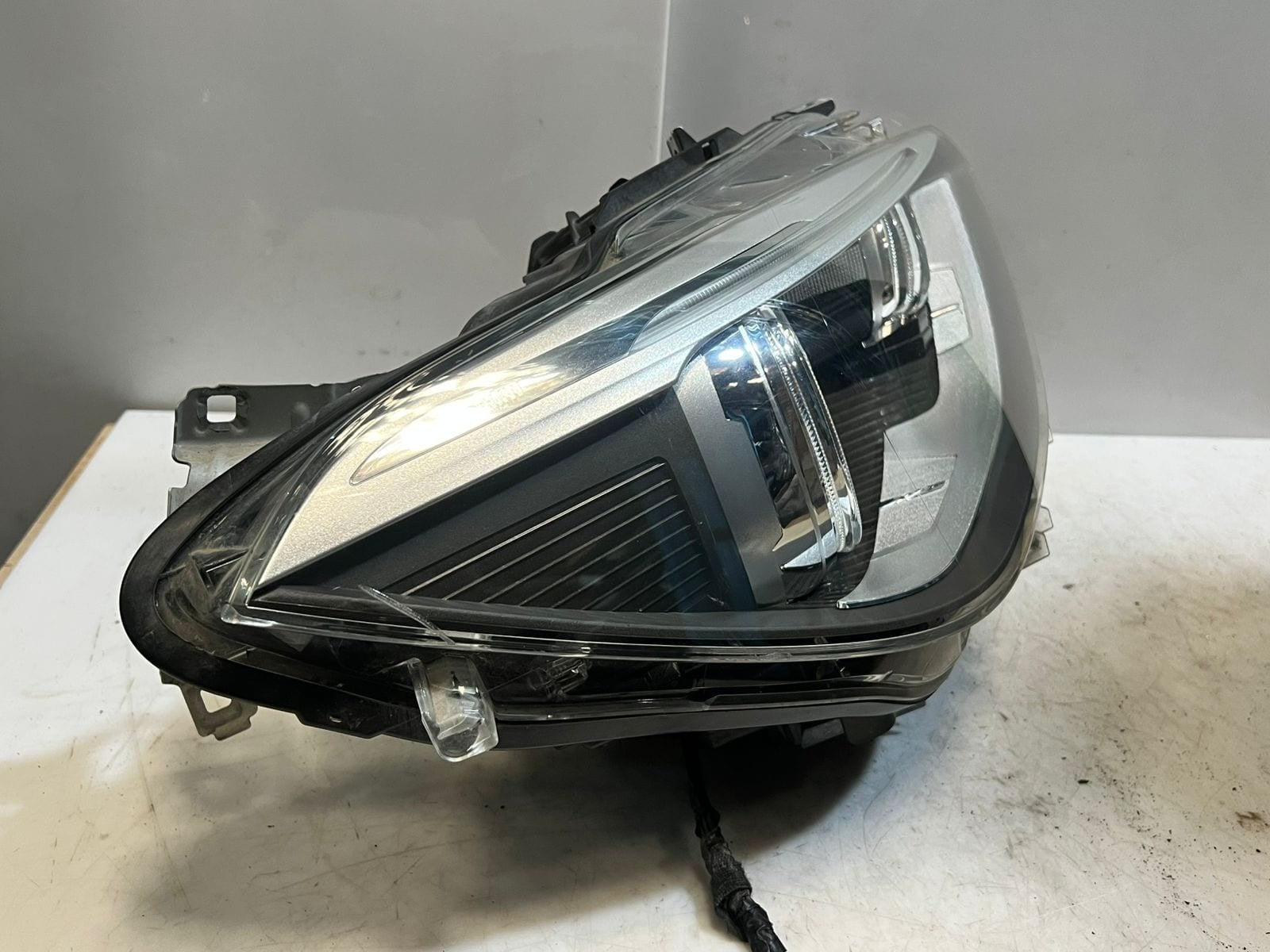 2011-2012 BMW 1' F20 F21 120i LEFT RIGHT Bi-Xenon Headlight 7229687 7229688 ECE