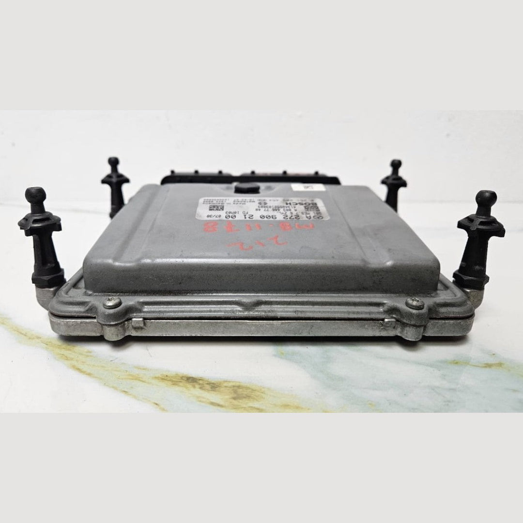 08-12 Mercedes W212 GLK Engine Control Module Unit ECM ECU A272 9002100 OEM