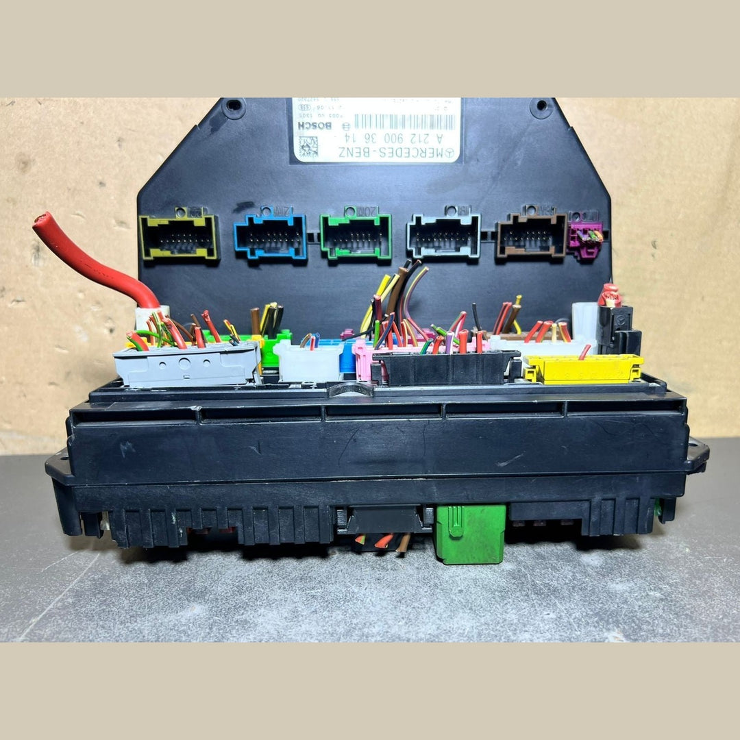 10-16 Mercedes-Benz W212 W204 Front SAM Module Relay Fuse Box A212 9003614 OEM