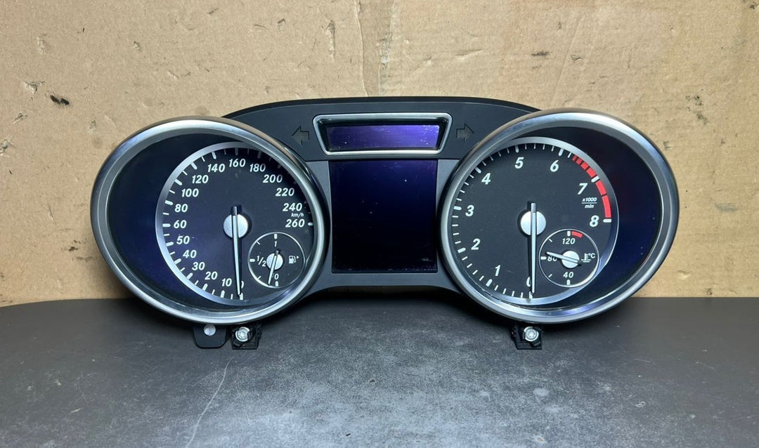 13-16 Mercedes-Benz W166 GL GLE Instrument Cluster Speedometer A166 9007110 OEM