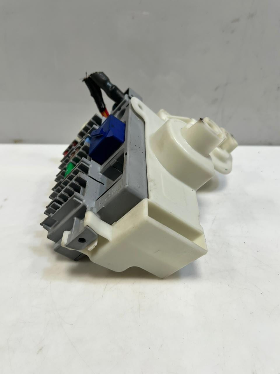 BMW 330i G20 G21 G30 G31 G11 FRONT LEFT SIDE POWER DISTRIBUTION Fuse Box 9350314