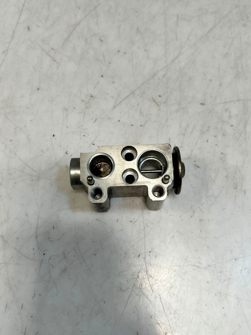 2007-2013 BMW X4 F25 F26 E81 E82 E87 E88 E90 E91 335i AC Expansion Valve 9226078