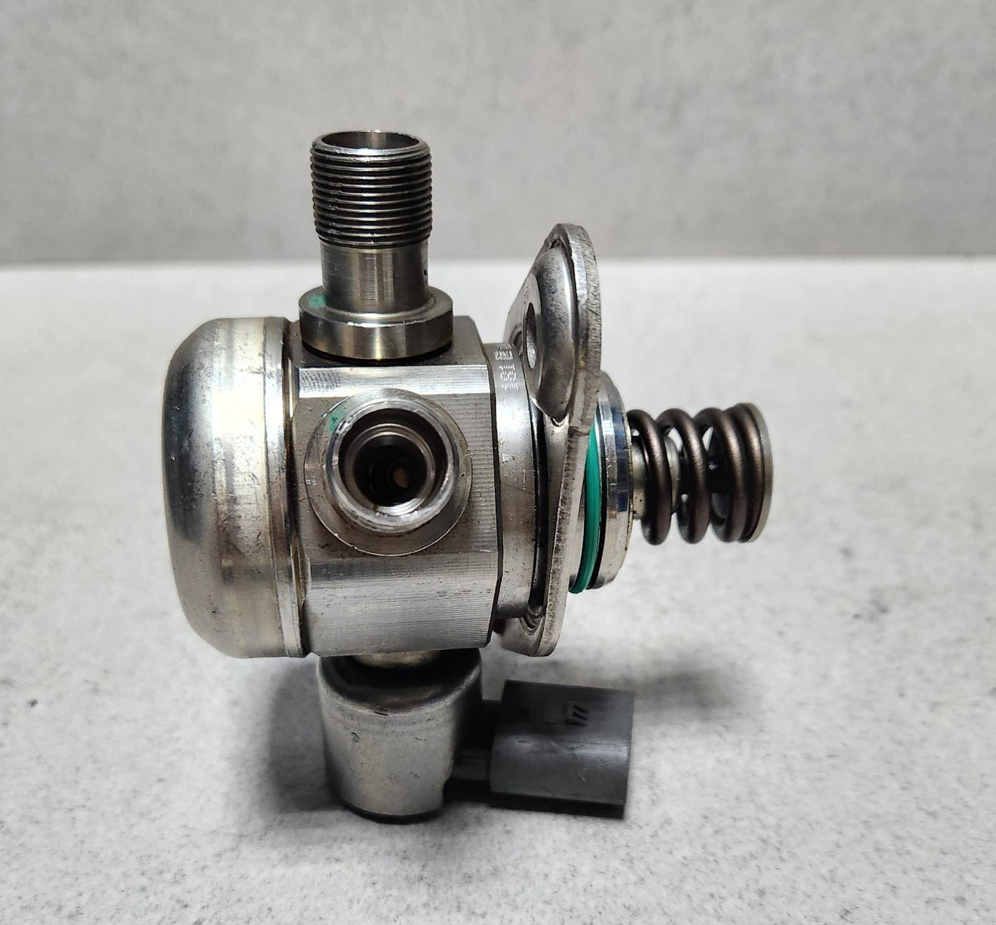 2012-2016 Mercedes-Benz C300 High Pressure Fuel Pump A2760700601 C E S Class 