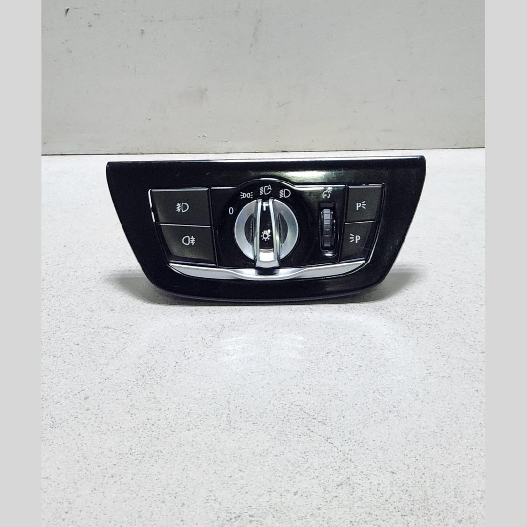 BMW Headlight Switch Control Unit 9472970 5 Series G30 G31 F90
