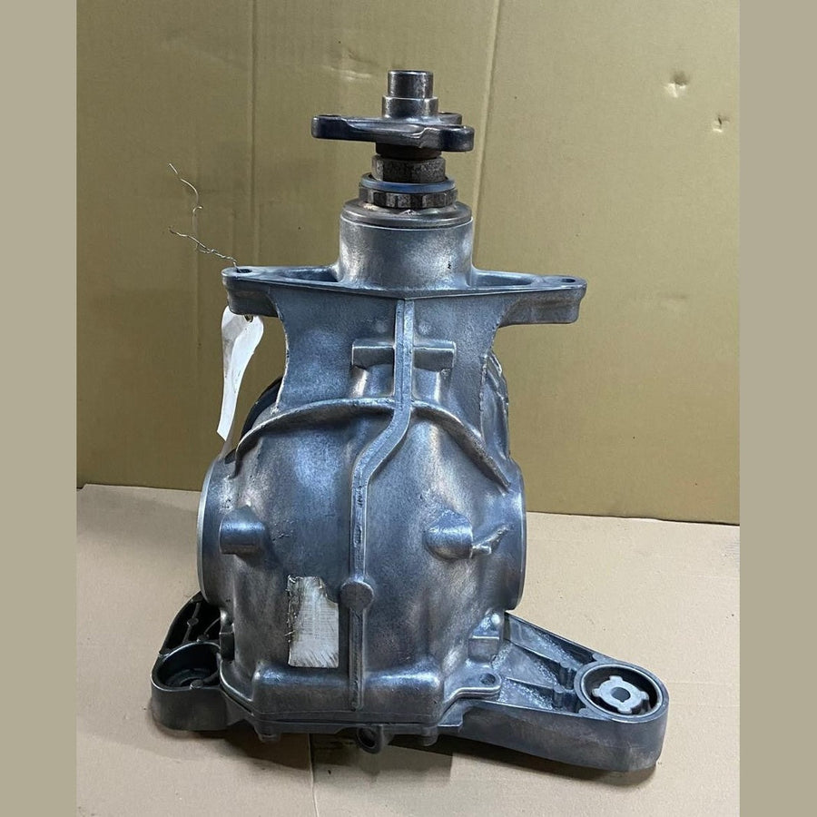 OEM BMW G11 G12 4.4L G30 REAR DIFFERENTIAL AXLE CARRIER 2.81 8638075