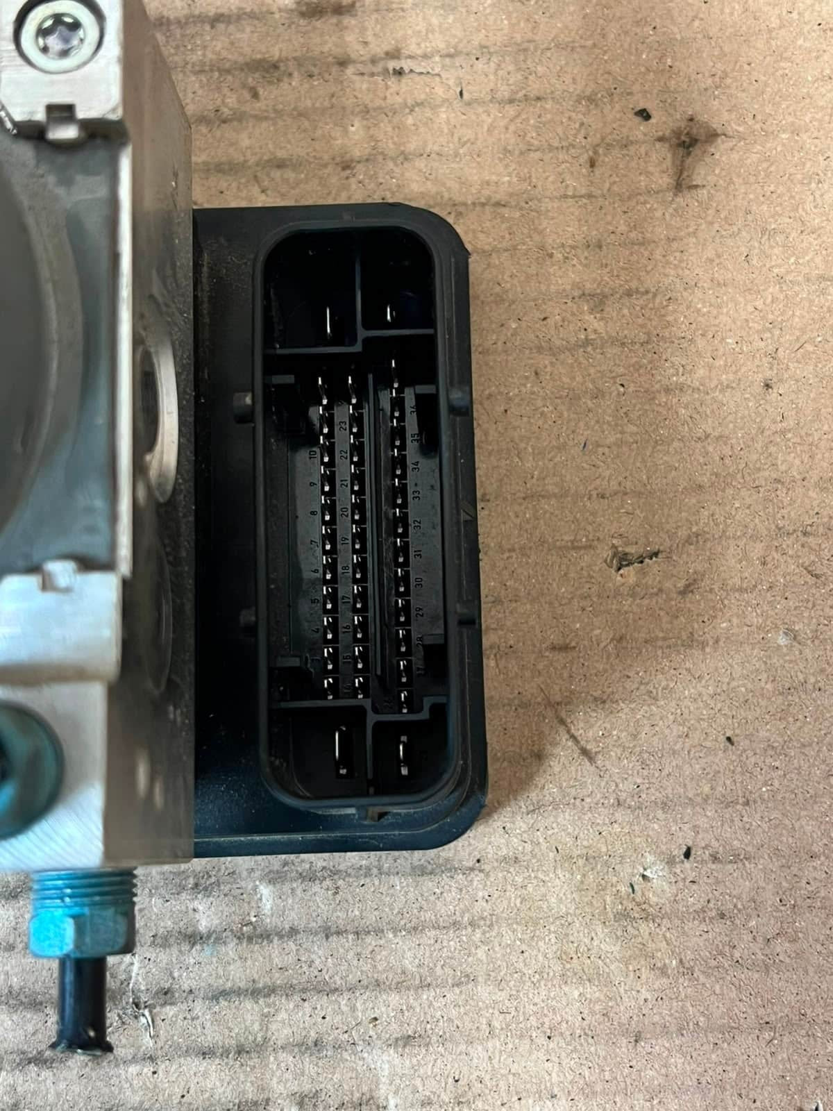 2014 BMW 3 Series F20 F30 F31 328i ABS Pump Module 6858953 OEM