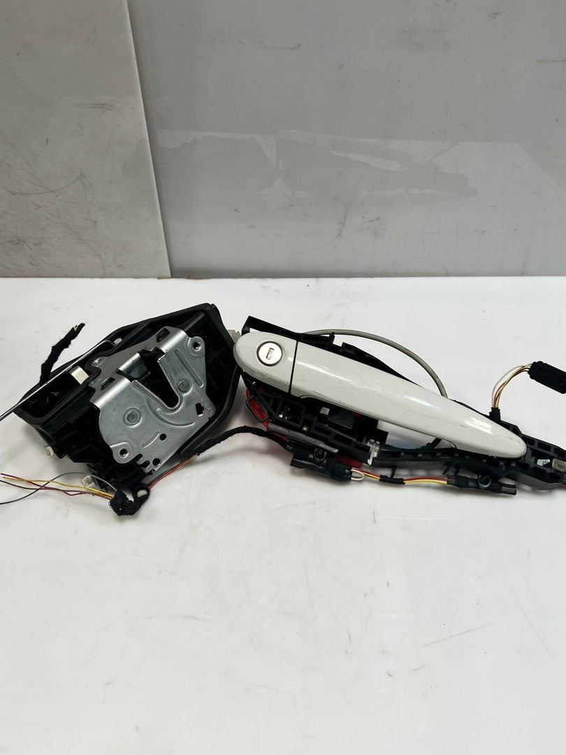 BMW 1 3 5 Series E60 E61 F20 F30 Door Lock Actuator Front Right 7229462 OEM