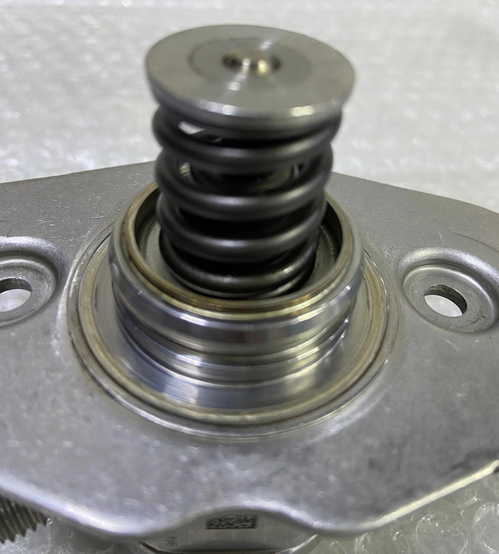 OEM BMW F45 225 xe F20 F21 F22 F23 high pressure pump high pressure pump 7636881