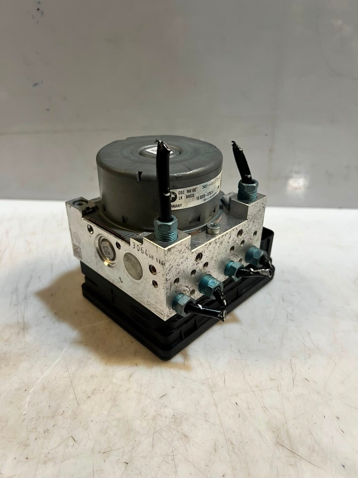 2018 BMW 320i F30 F31 F32 Abs Pump Control Module 6881172 OEM