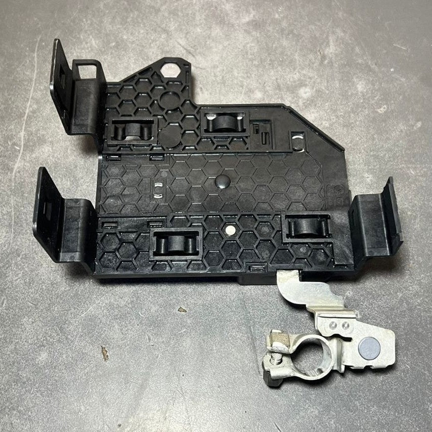 18-22 Mercedes-Benz W247 W118 CLA Battery Fuse Box Current Limiter A247 9063603