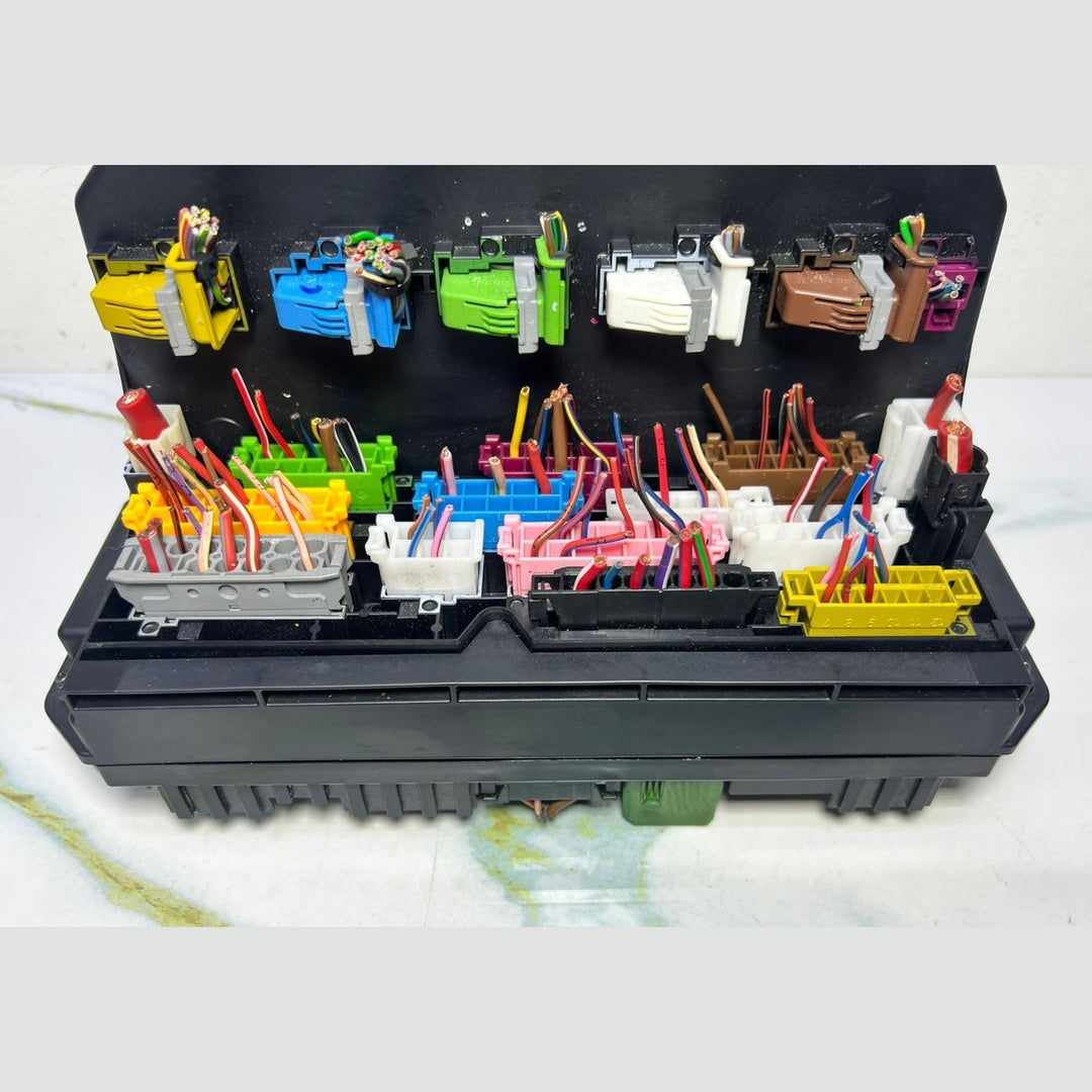 10-18 Mercedes-Benz W212 W204 Front SAM Module Relay Fuse Box A212 9003514 OEM