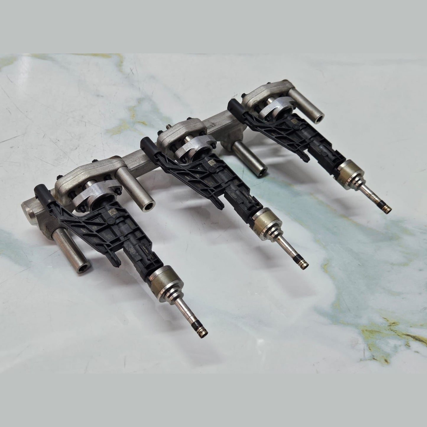BMW Petrol Engine B46 B48 Fuel Injector Petrol High Pressure Rail 8656548 OEM 