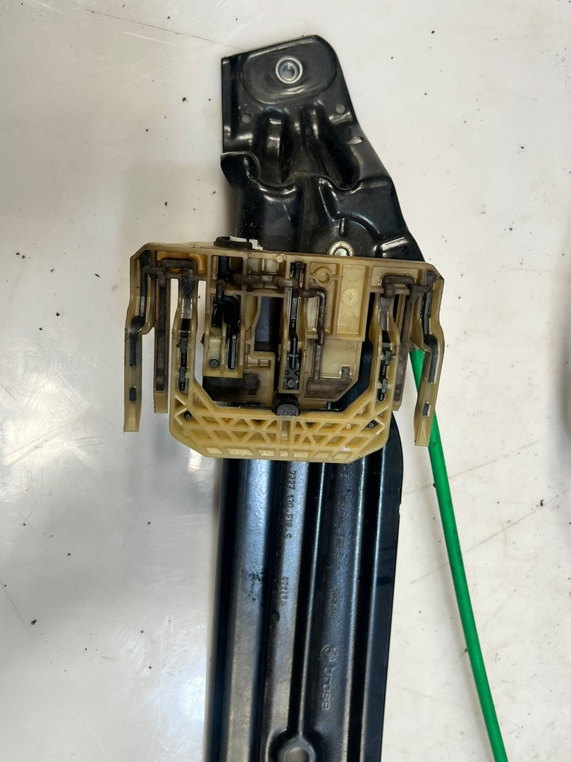 2014 BMW M5 F10 Front RIGHT Door Window Regulator With Motor 7182112 OEM