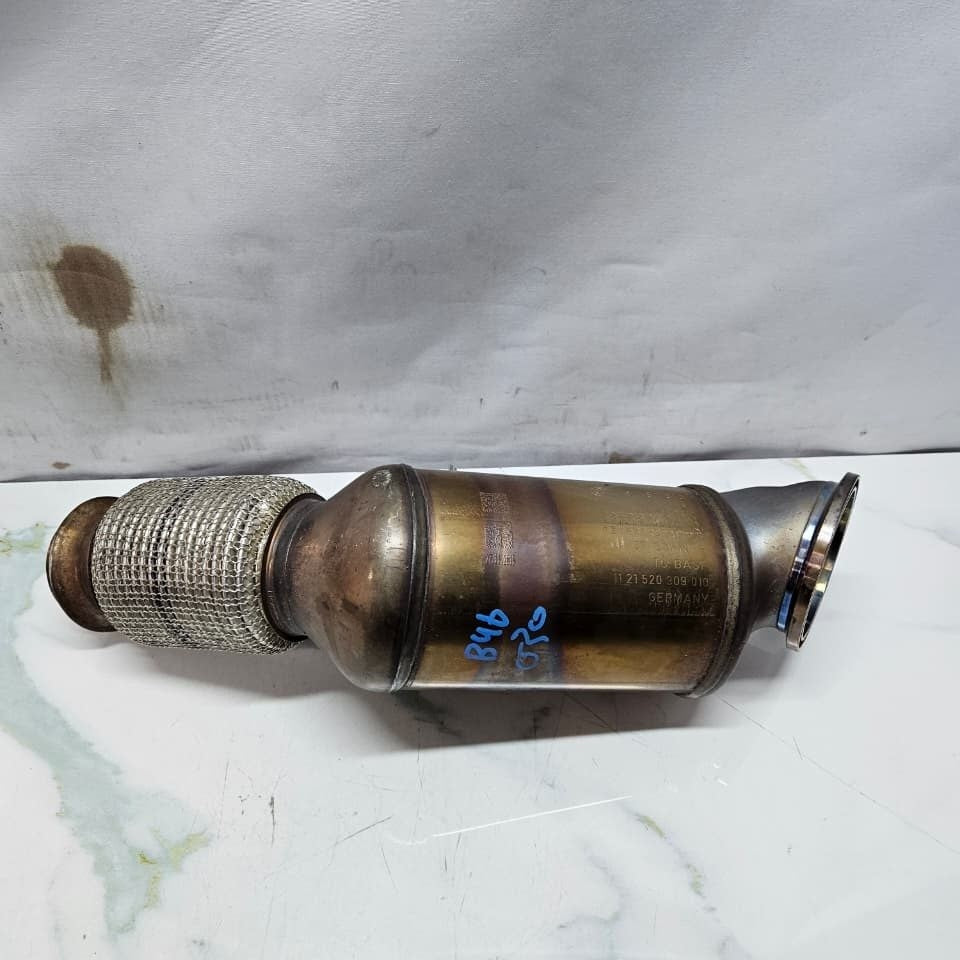2018 BMW 330i G21, G22, G30 xDrive Catalytic Converter 8482813