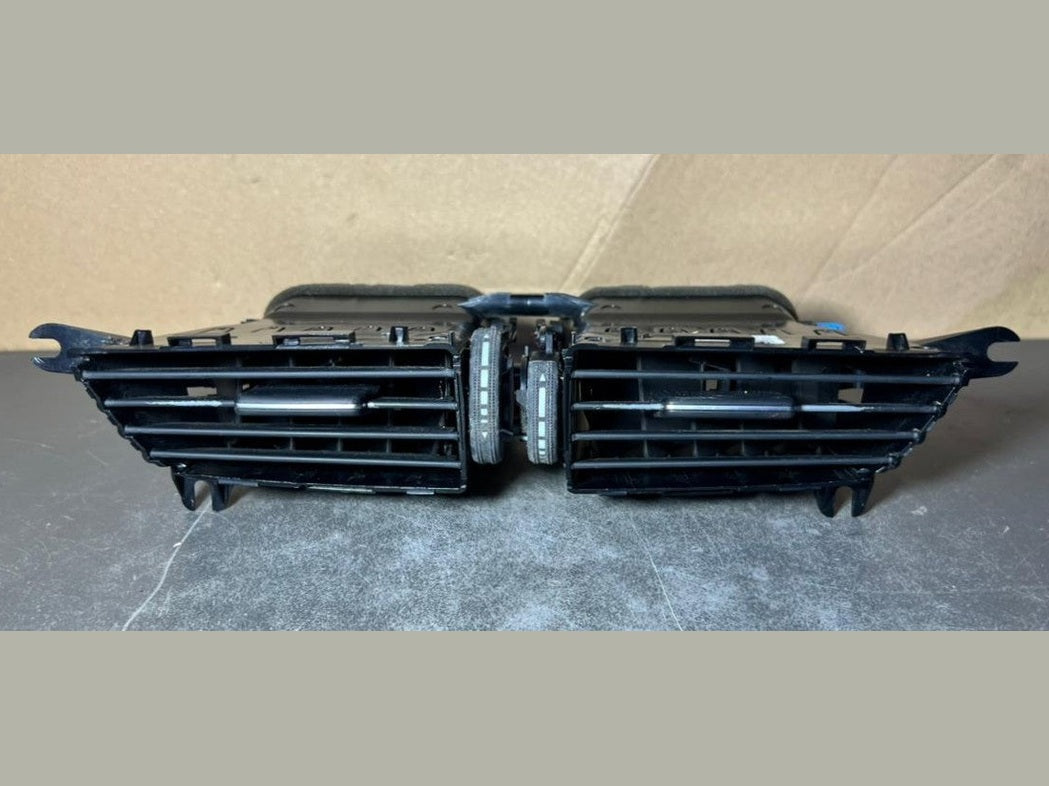 12-14 Mercedes W204 C300 C250 Front Center Dashboard  Heater A/C Air Vent