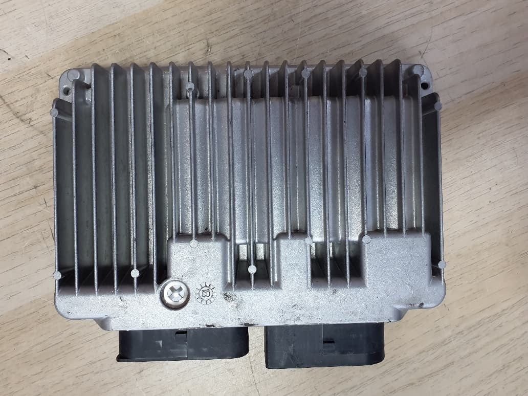 2004-2006 BMW 760i Engine Control Module 7520469 545i, 550i, 760i, and 760Li 