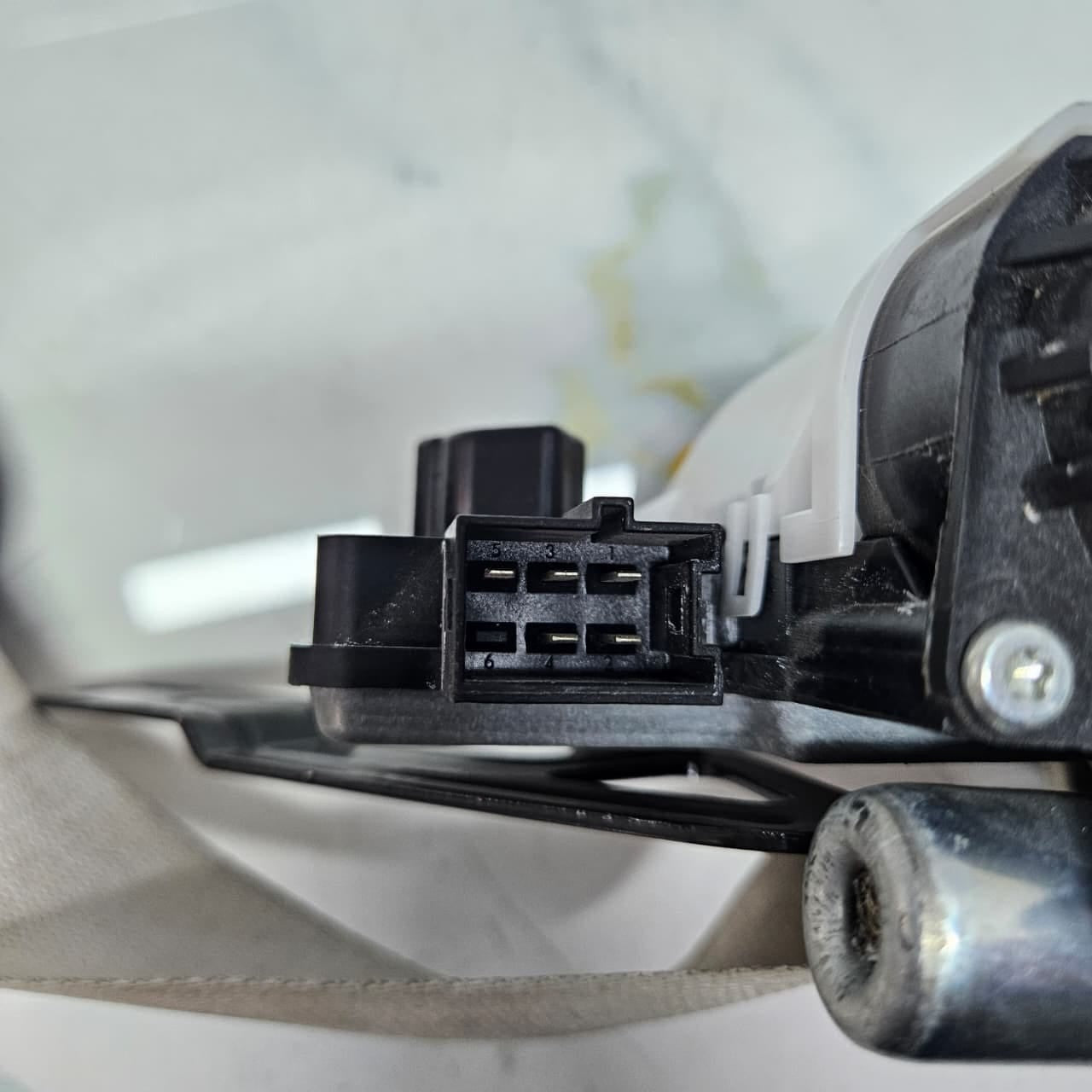 OEM BMW 7 Series G11 G12 Front Seat Belt Front Left 7402423
