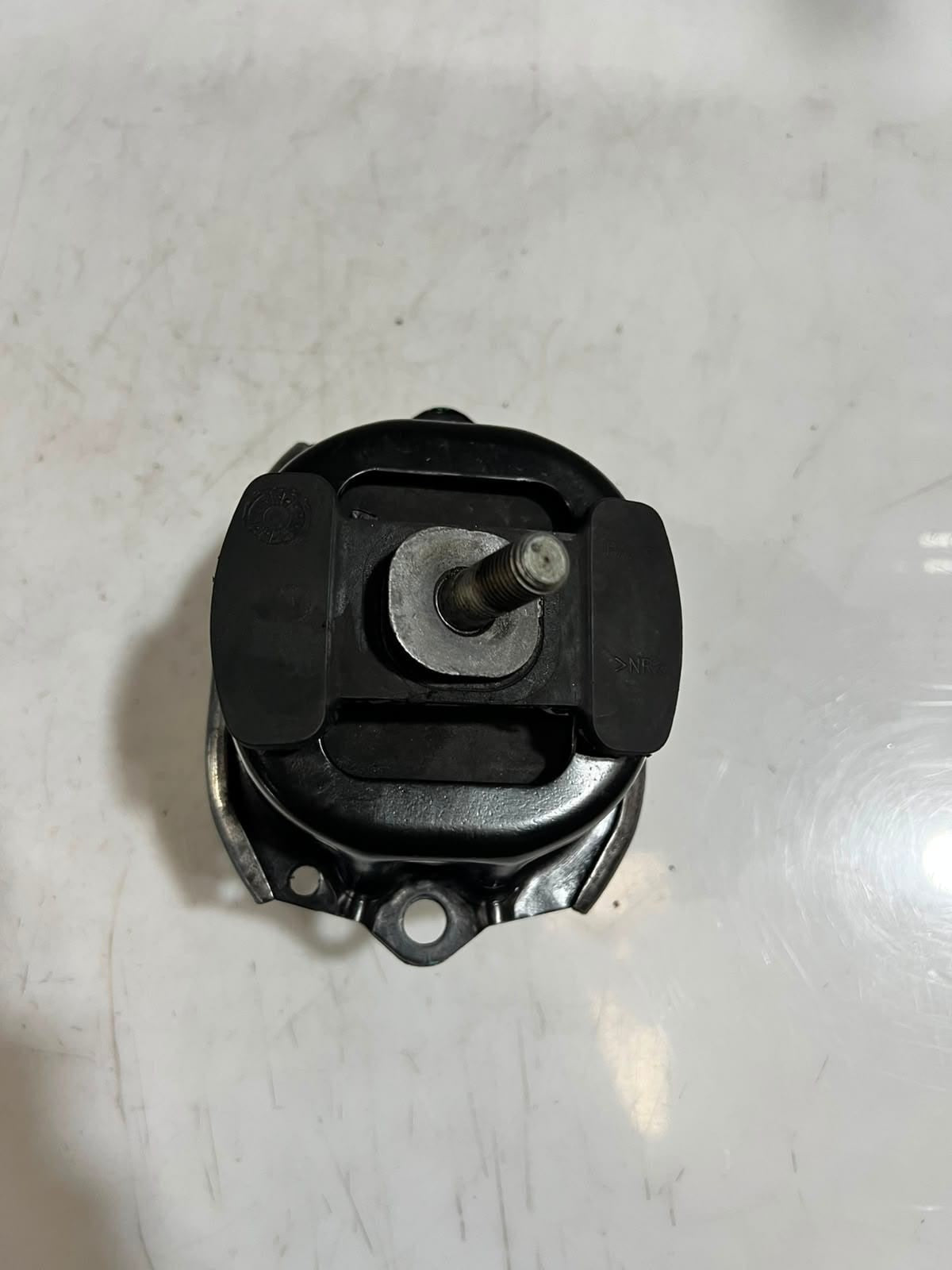 2007-2013 BMW X5 E70 and X6 E71 3.0L BEARING RUBBER Engine Mount 6795418