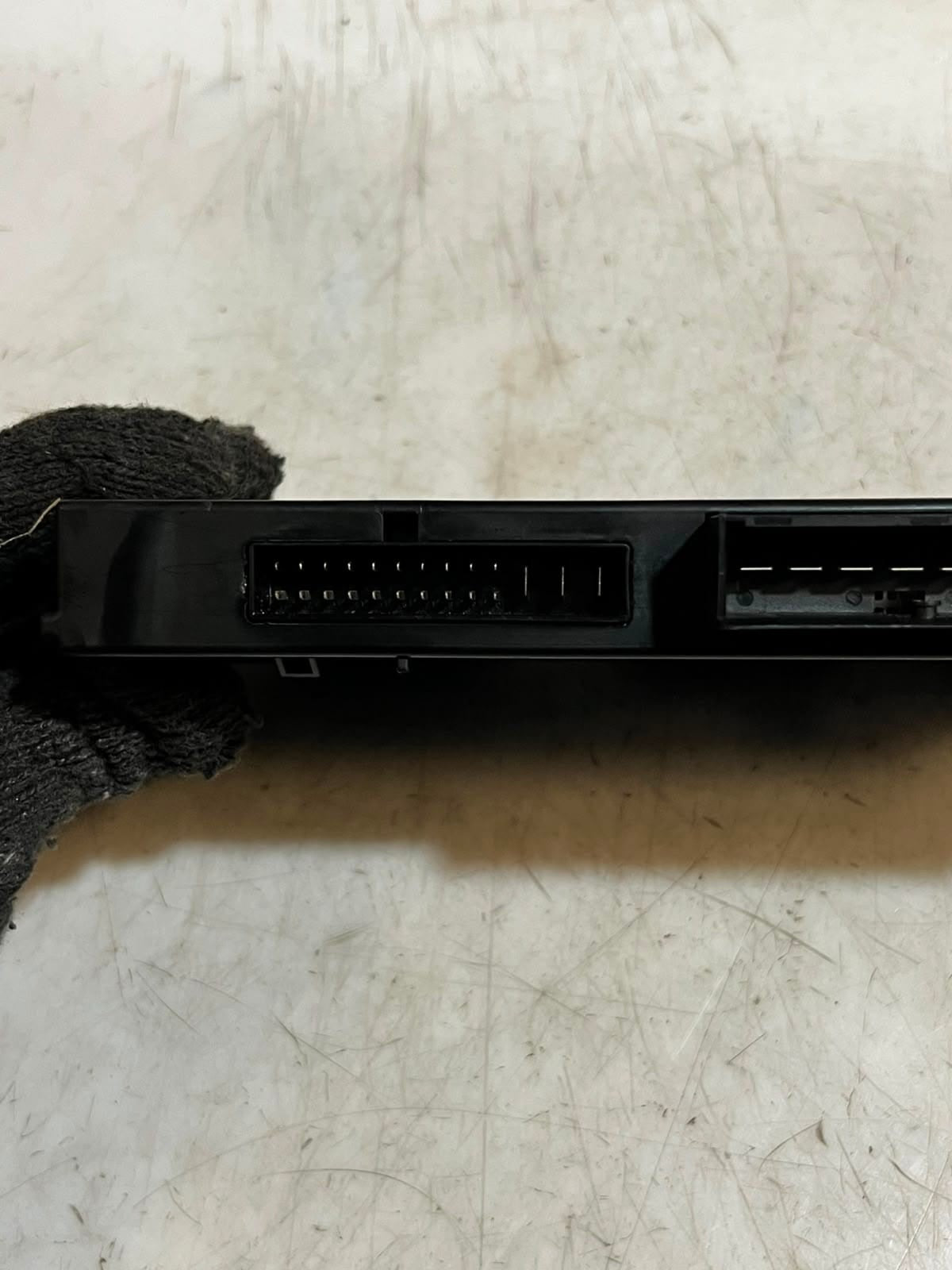 2011-2013 BMW F01 F02 F06 F10 F12 F13 528i Body Control Module 9286940 OEM