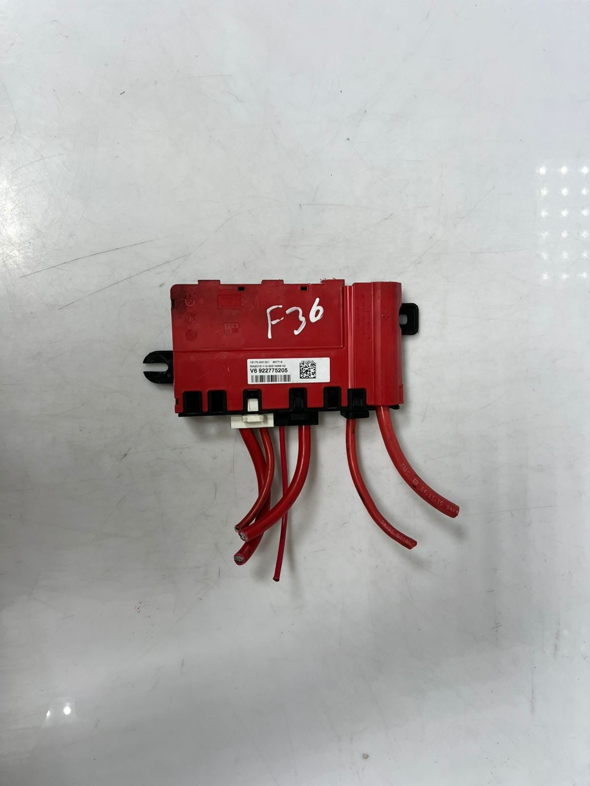 12-16 BMW 328i  F30 F31 F34 Battery Power Distribution B+ FUSE Box 9227752 OEM
