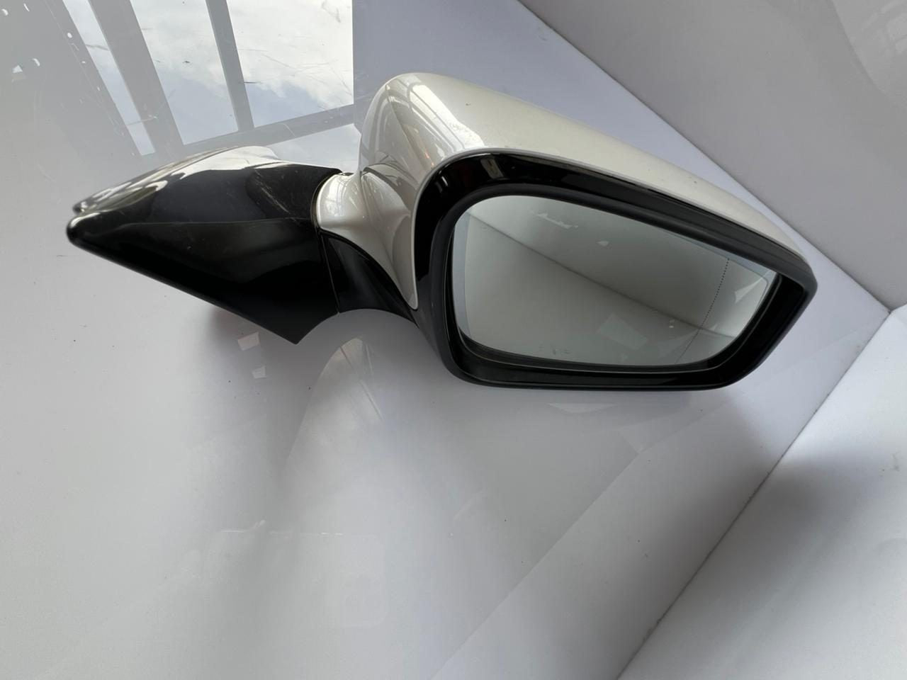 2011 BMW 750i 5 Series F10 F11 and 6 Series F06 LEFT SIDE Door Mirror A046412 