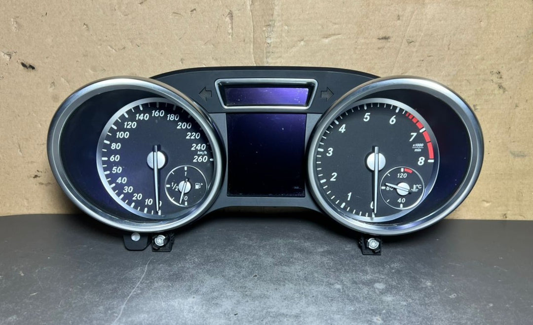 13-16 Mercedes-Benz W166 GL GLE Instrument Cluster Speedometer A166 9007110 OEM