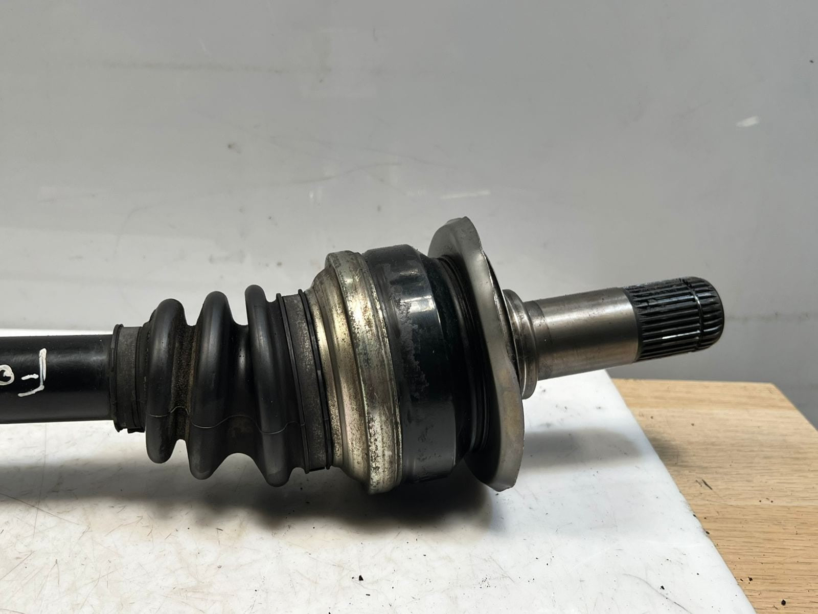 2013-15 BMW 7' F01 F03 F04 F02 Active Hybrid 7 Rear Right CV Axle Shaft 7566078
