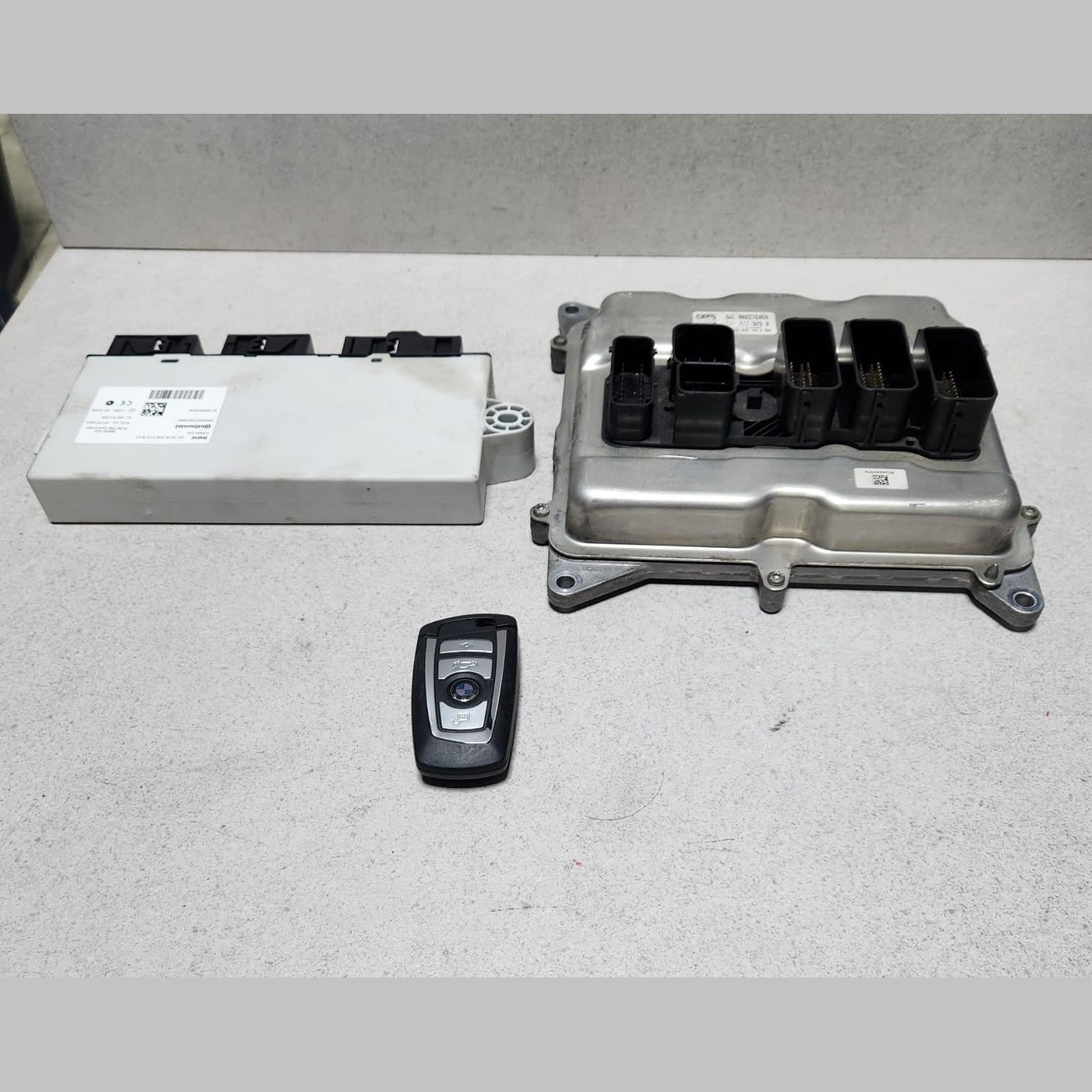 2014 BMW 320i 2014 F30 N20 Engine Control Unit DME ECU Set 8626172 OEM