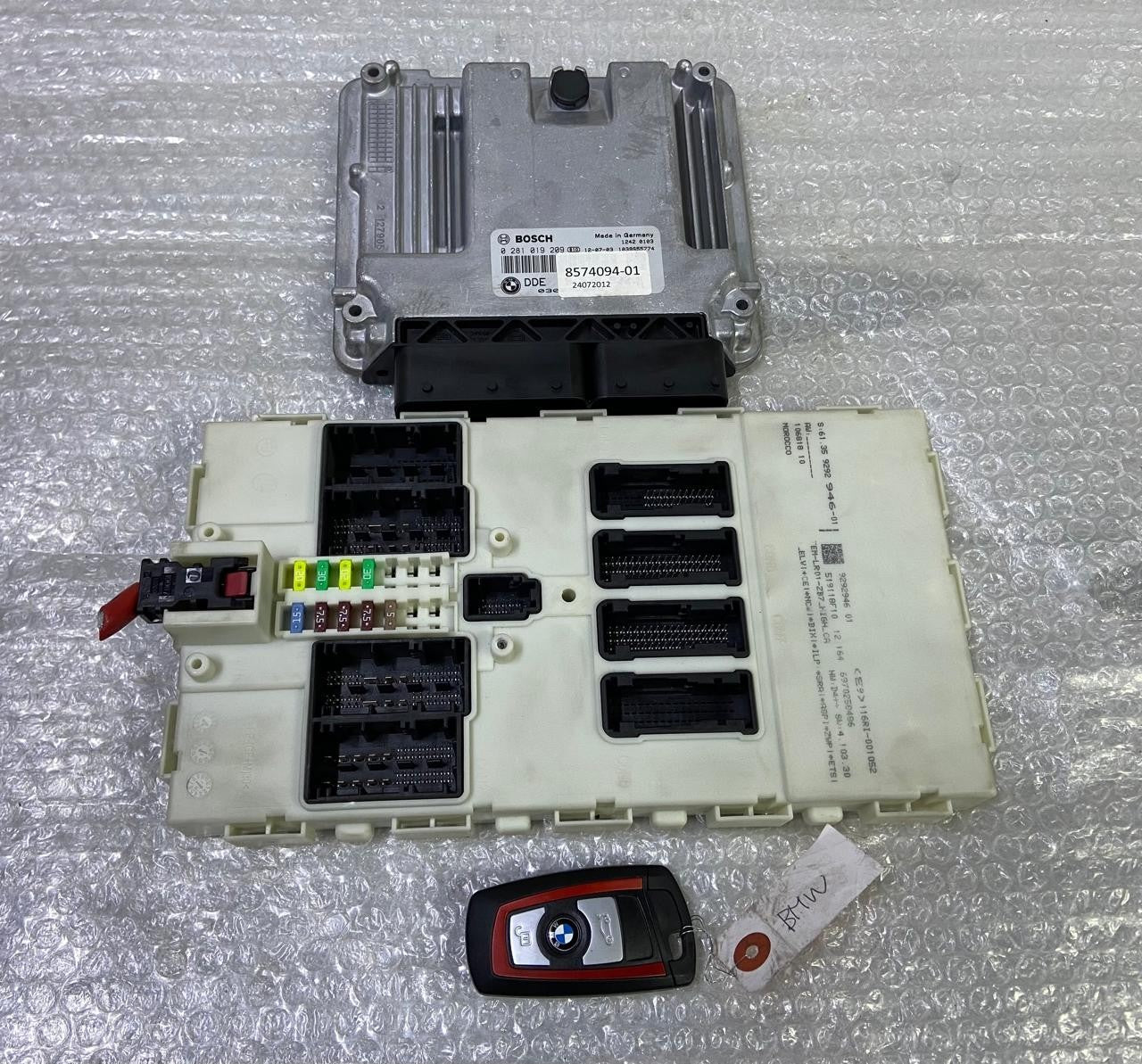 OEM BMW F20 F30 N47 ENGINE CONTROL UNIT DDE ECU SET 8574094 BOSCH