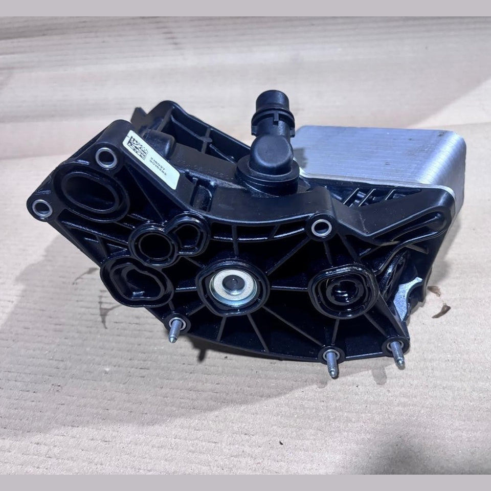 8570063 Oil Filter Housing Heat Exchanger BMW B57D30B 2er F22 F23 M240i