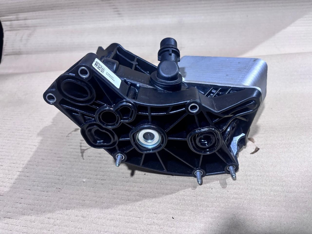 8570063 Oil Filter Housing Heat Exchanger BMW B57D30B 2er F22 F23 M240i