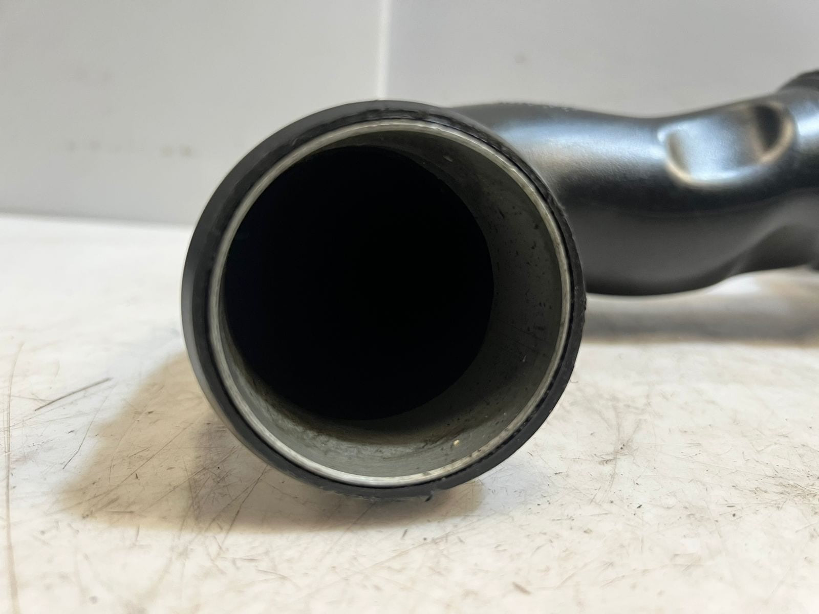 BMW E90 E91 E92 1' 3' 135i 335I Intercooler Charge Air Hose Front Left 7556553