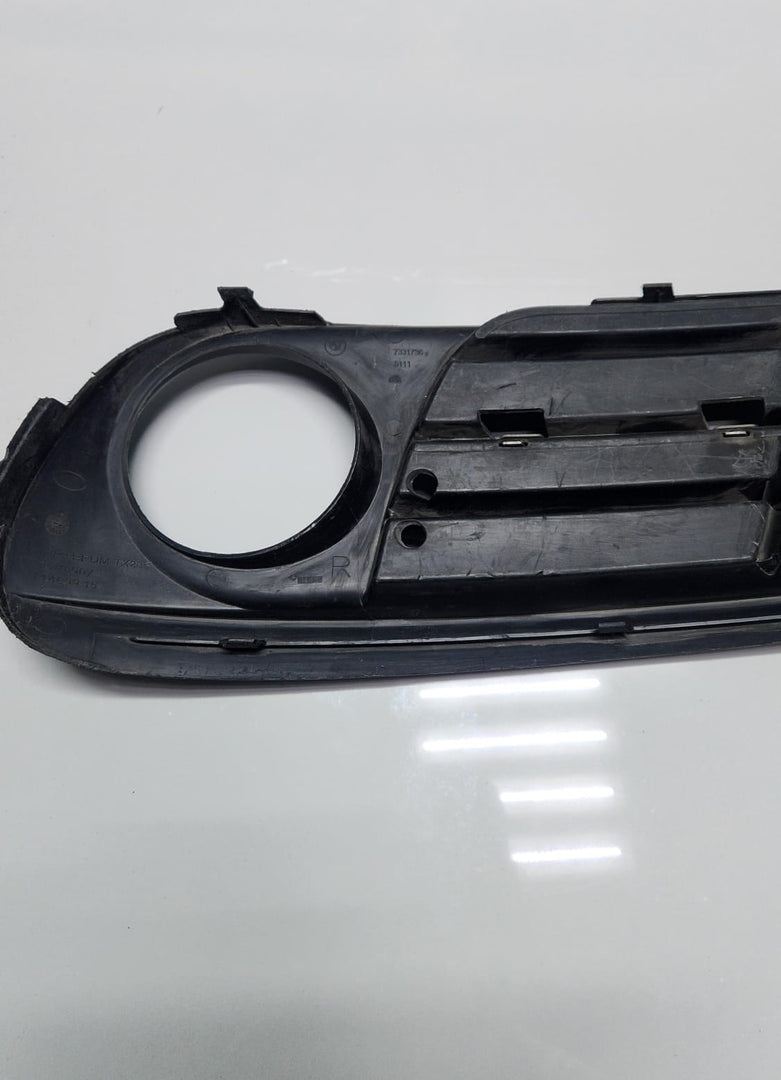 2009-2016 BMW 535i Front Right Fog Light Grille 7331736 5 Series F10 and F11 OEM