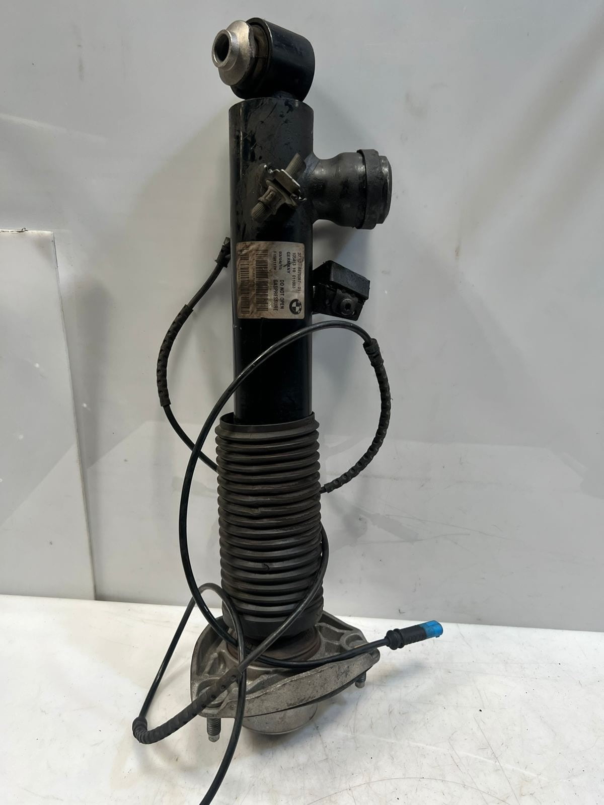 2014-2018 BMW X5 F15 X6 F16 xDrive 30d Rear Shock Absorber DIESEL 6875087 OEM