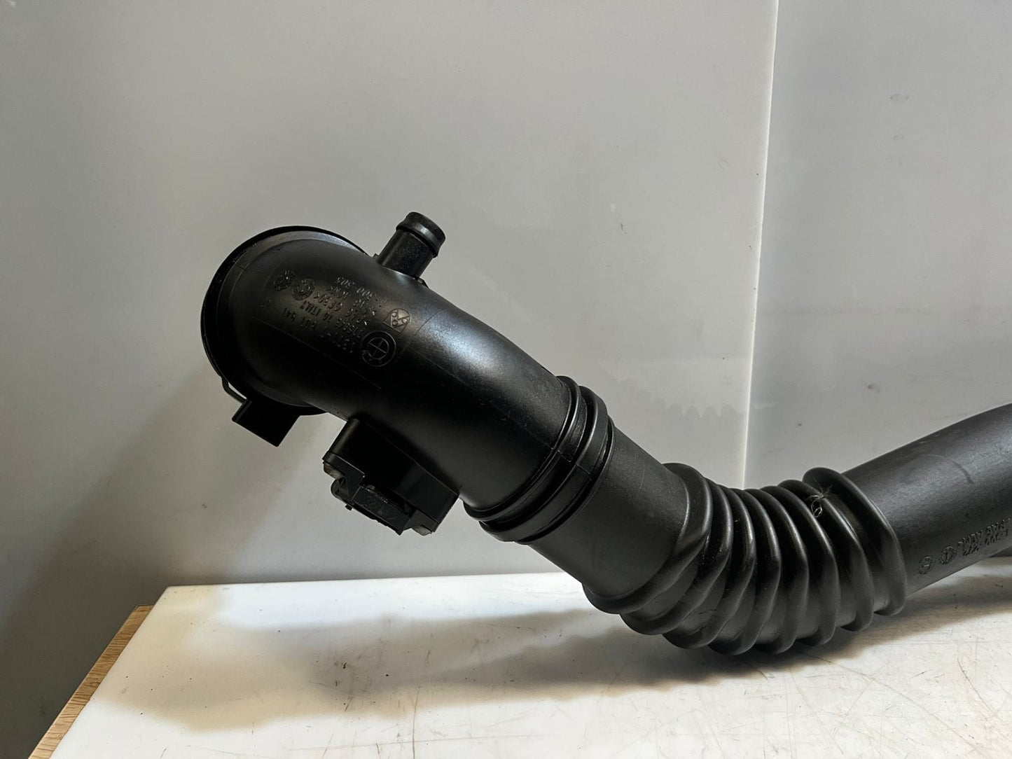 2012-2016 BMW Z4 E89 N20 X1 2.0i E84 AIR LINE DUCT Intercooler Hose 7607941 OEM