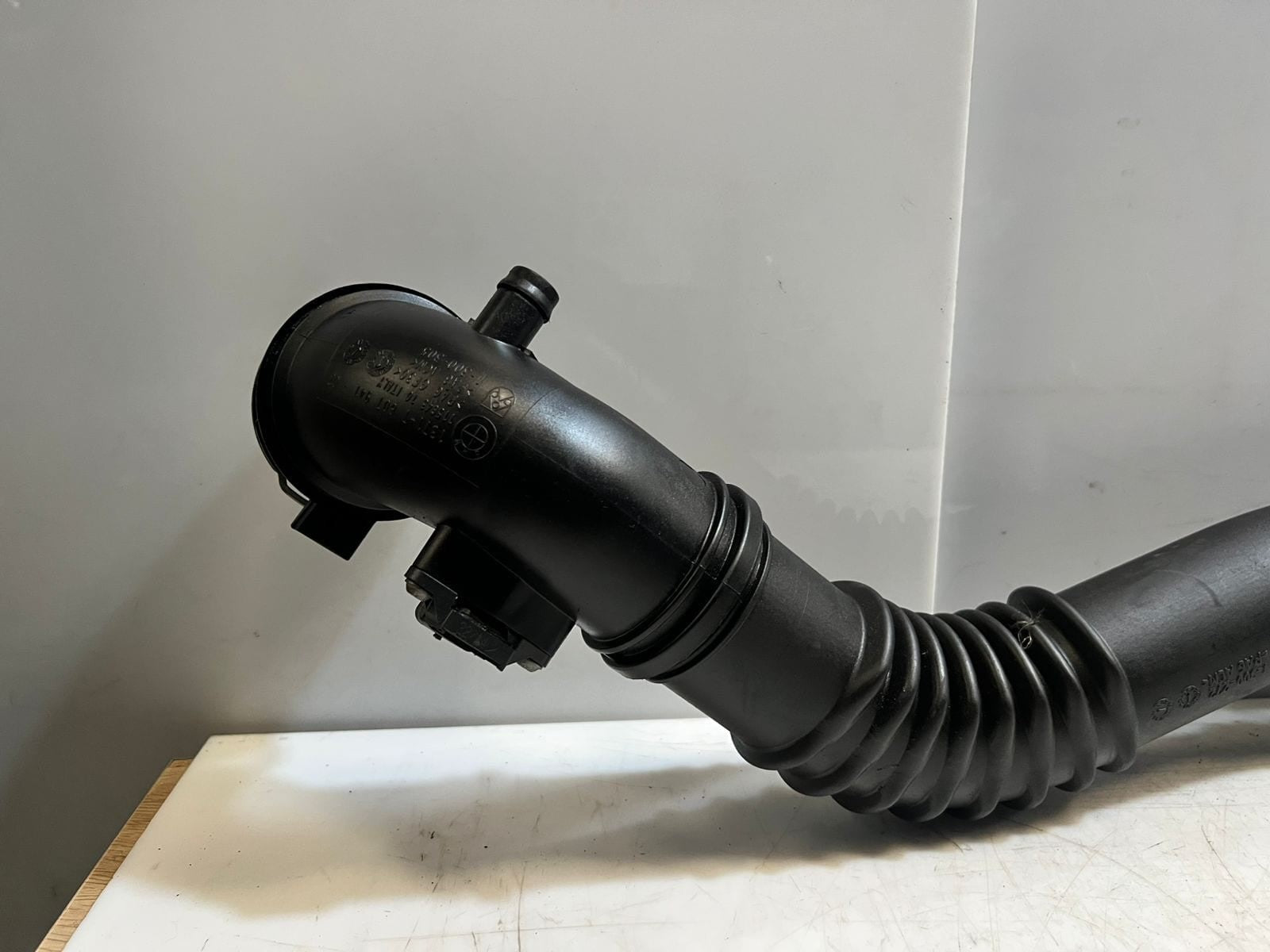 2012-2016 BMW Z4 E89 N20 X1 2.0i E84 AIR LINE DUCT Intercooler Hose 7607941 OEM