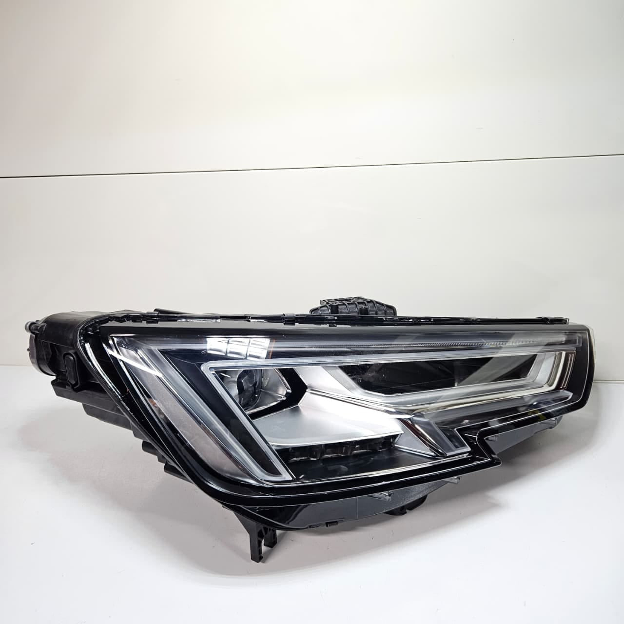 2017-2020 Audi A4 S4 RS4 B9 Headlight 8W0941036C Used