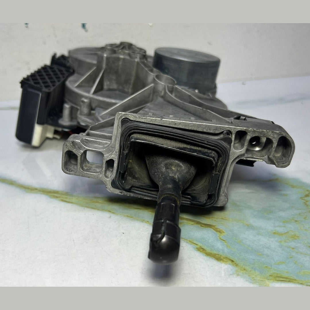 Mercedes Tailgate Lift Motor A2057604100 C-Class W205