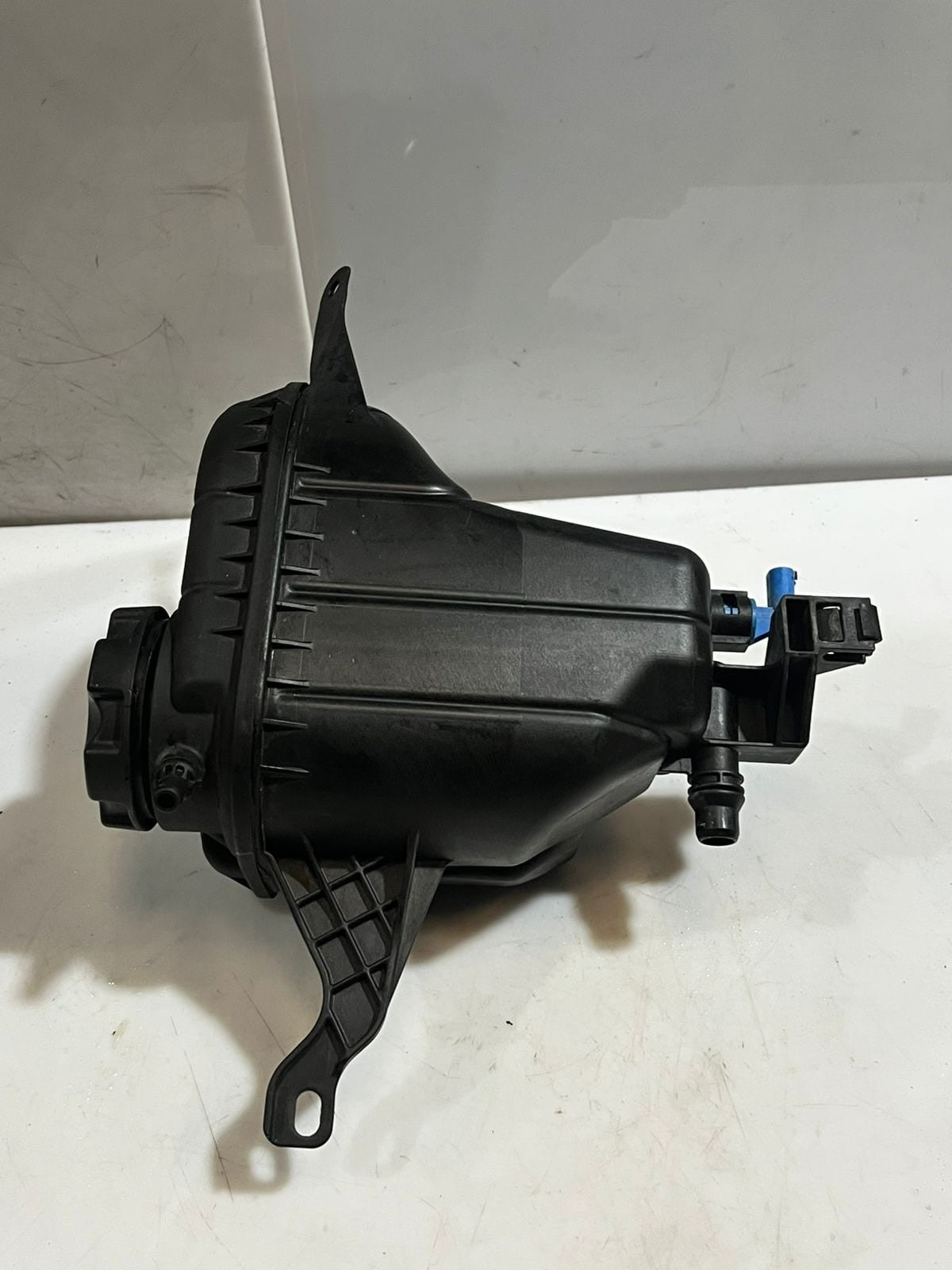 2011-2016 BMW 528i Coolant Expansion Tank 7601950