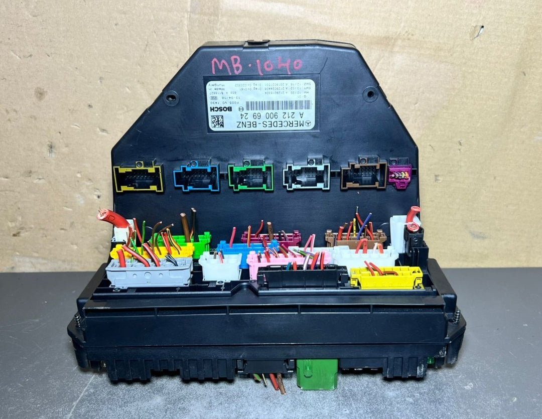 10-16 Mercedes-Benz W212 W204 Front SAM Module Relay Fuse Box A2129006924 OEM